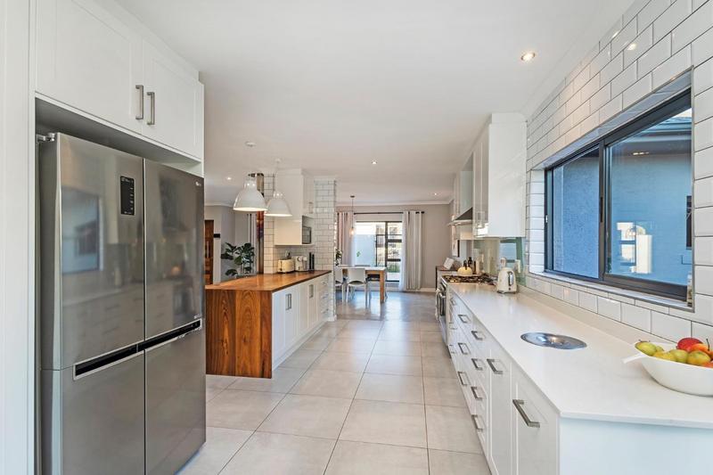 5 Bedroom Property for Sale in Schoongezicht Western Cape